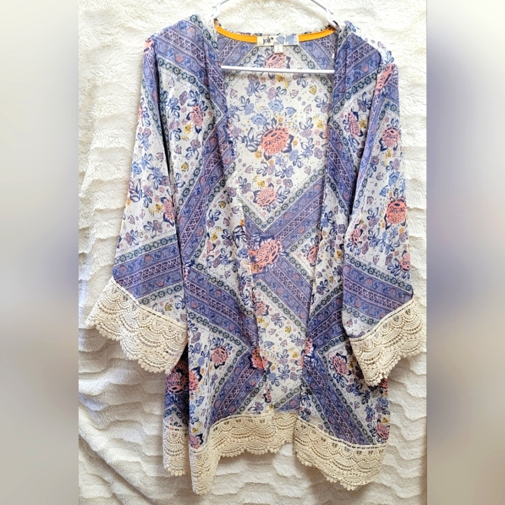 Jolt crochet hem kimono